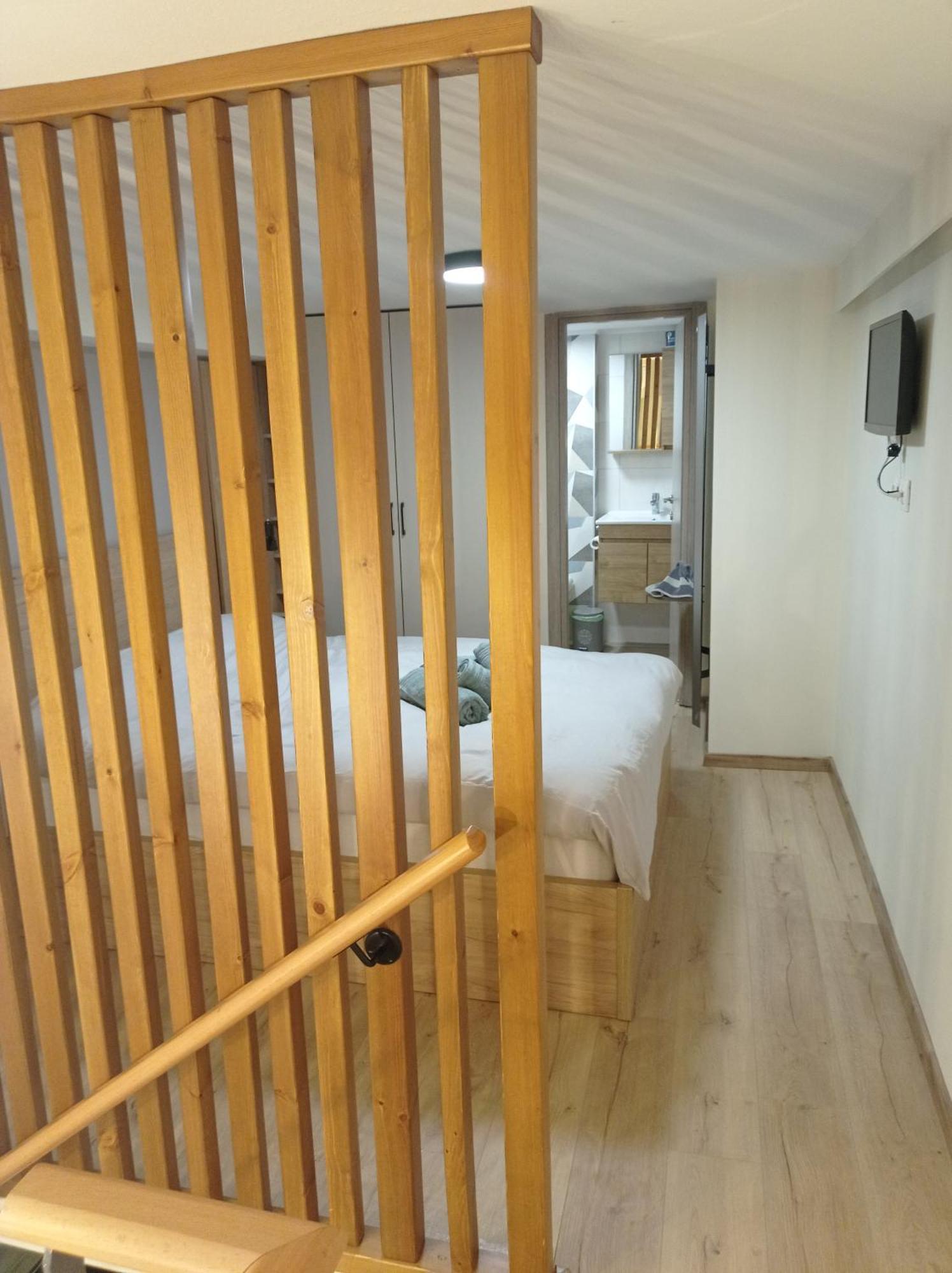 Minimal Two-Floor Apartment Thessaloniki Exterior photo